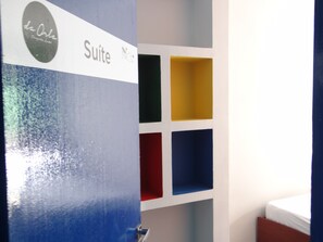 Suite triplo | In-room safe, individually decorated, individually furnished, free WiFi