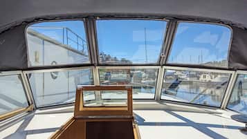 Motor Yacht Almeria 850