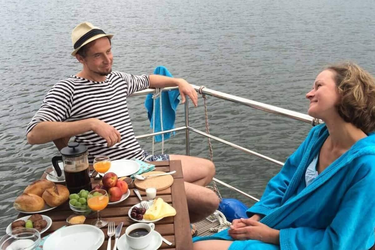 Mobile Home (Febomobil 990) | Cuisine privée | Grand réfrigérateur, four, plaque de cuisson