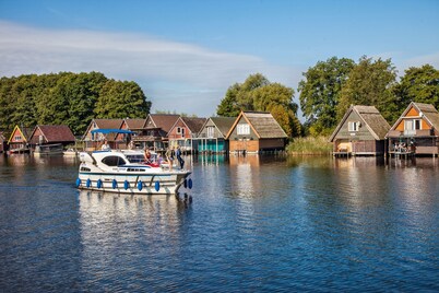 Kuhnle-Tours Hafendorf Müritz