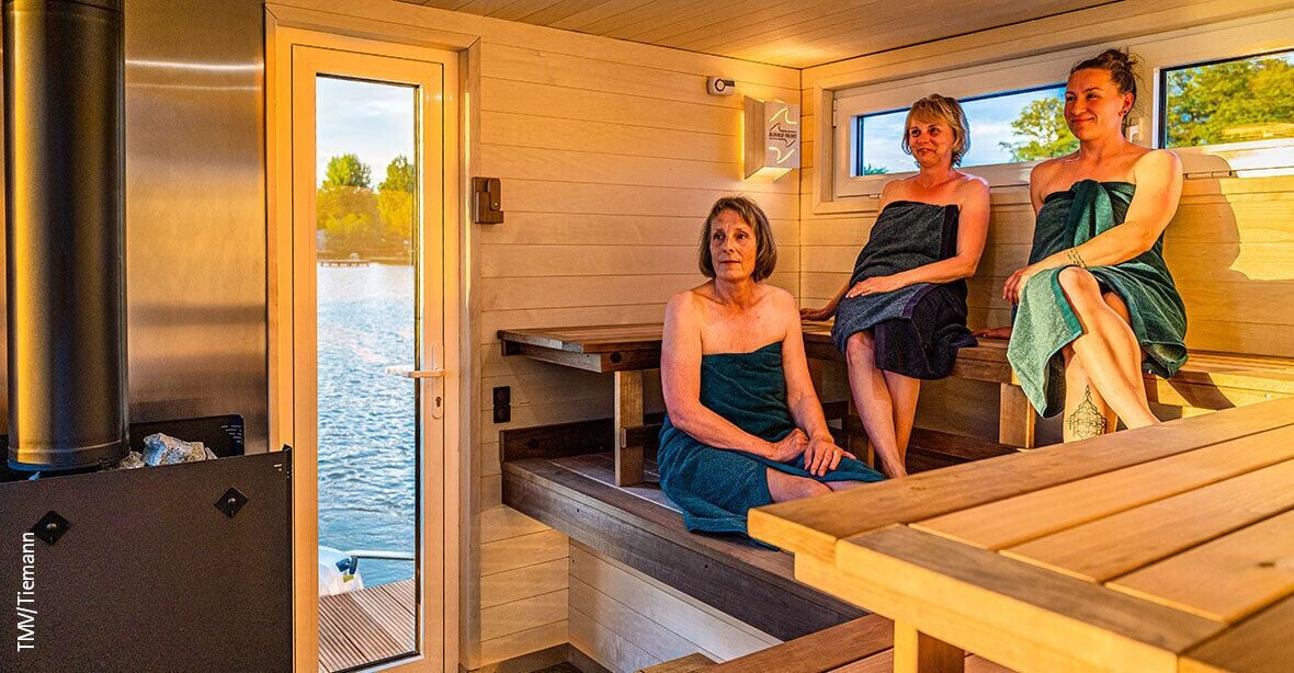 Sauna Houseboat | Living area