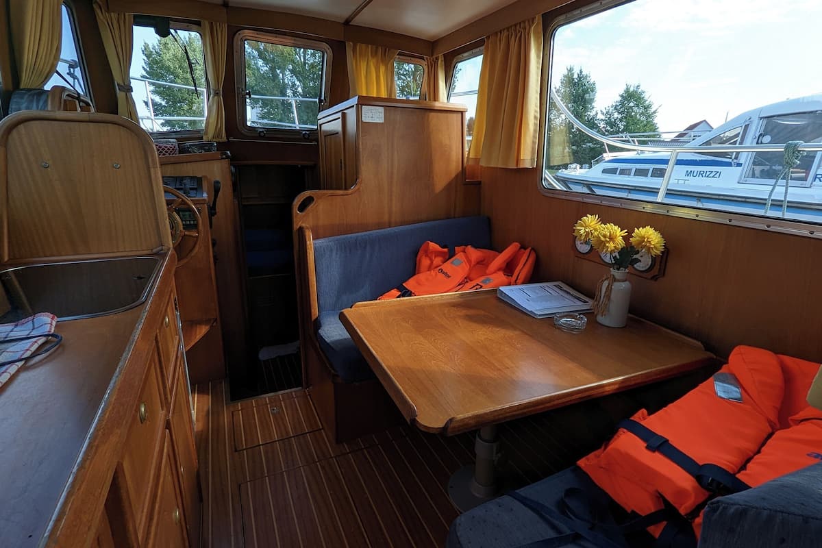 Motor Yacht Grommer 80 | 1 bedroom, bed sheets