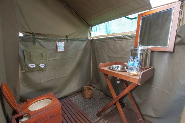 Exclusive Tent | Bathroom | Shower, towels, toilet paper - Kananga Special Tented Camp (Serengeti)