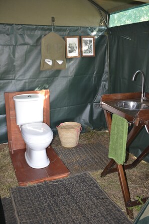 Shower, towels, toilet paper - Kananga Special Tented Camp (Serengeti)