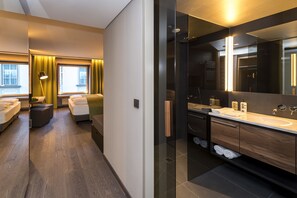 Premium bedding, in-room safe, desk, free cots/infant beds - Stadthotel brunner (Schladming)