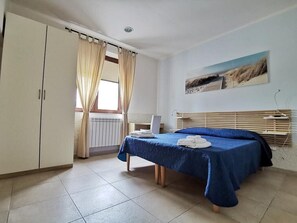 Double Room | Premium bedding, desk, laptop workspace, blackout curtains - B&B Dimora Mariù (Taranto)