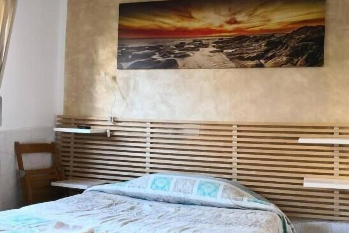 Ropa de cama de alta calidad y escritorio