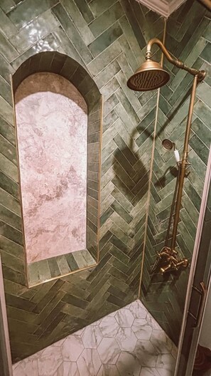 Standard Triple Room | Bathroom | Shower, free toiletries, slippers, towels - Eden Selene Hotel (Ayvalik)