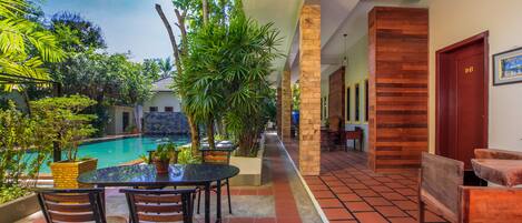 Vista frontal de la propiedad