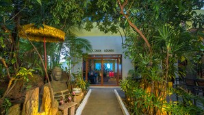A pathway leading to a building labeled "RANNAK LOUNGE" with a Buddha statue and tropical plants. - Indra Porak Residence Hotel (Siem Reap)