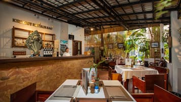 2 restaurants, breakfast, lunch, dinner served; international cuisine