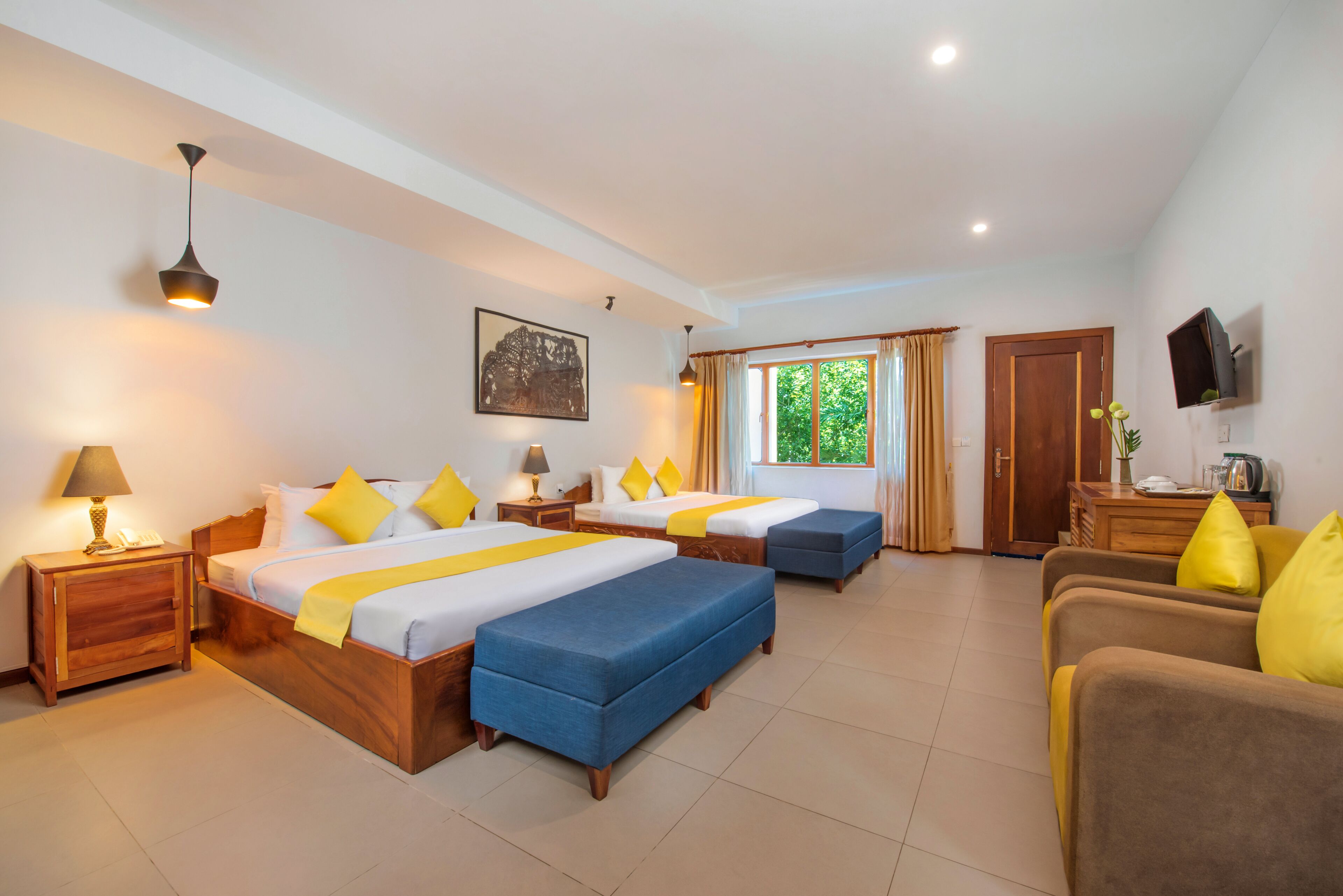 family room (deluxe) | 1 bedroom, minibar, in-room safe, desk