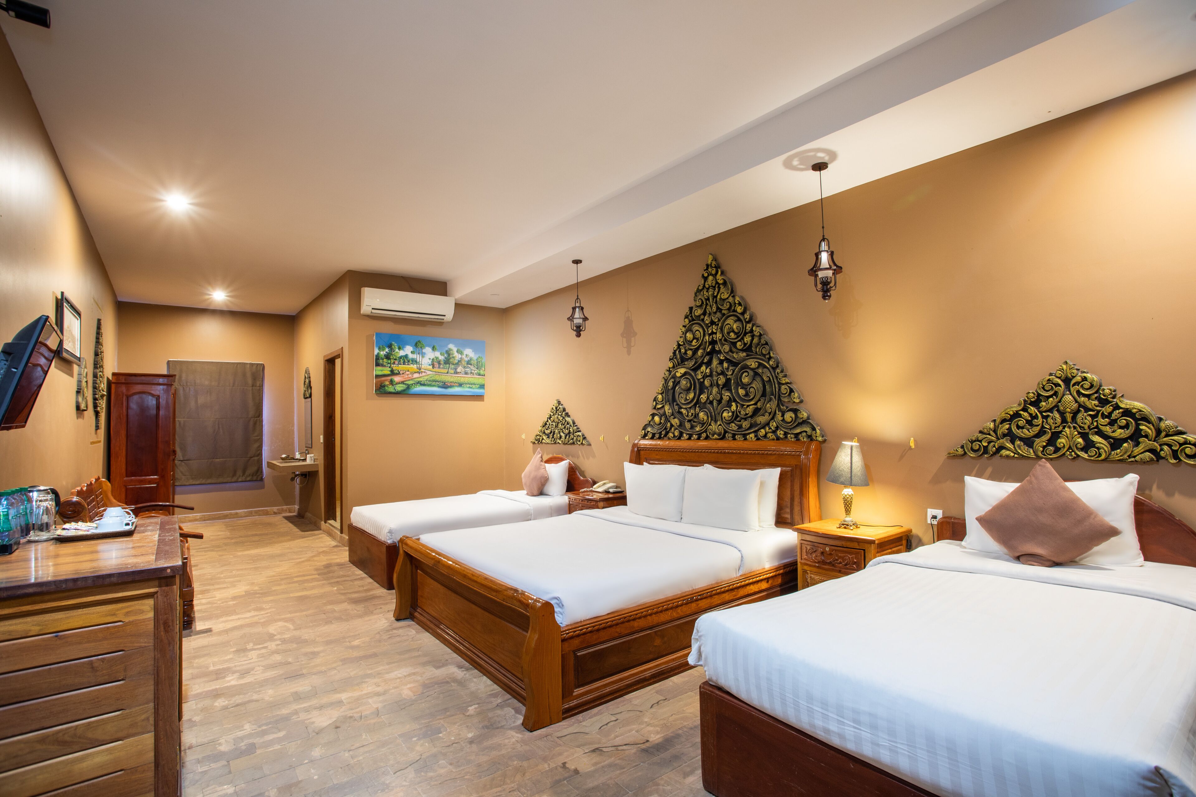 deluxe triple room | 1 bedroom, minibar, in-room safe, desk