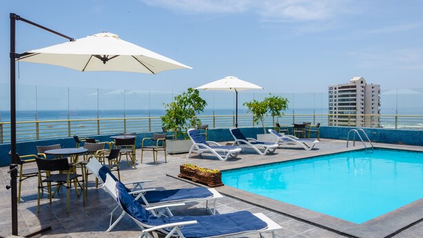 Outdoor pool - Sunfish Hotel (Iquique)