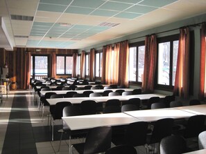 Breakfast, lunch and dinner served