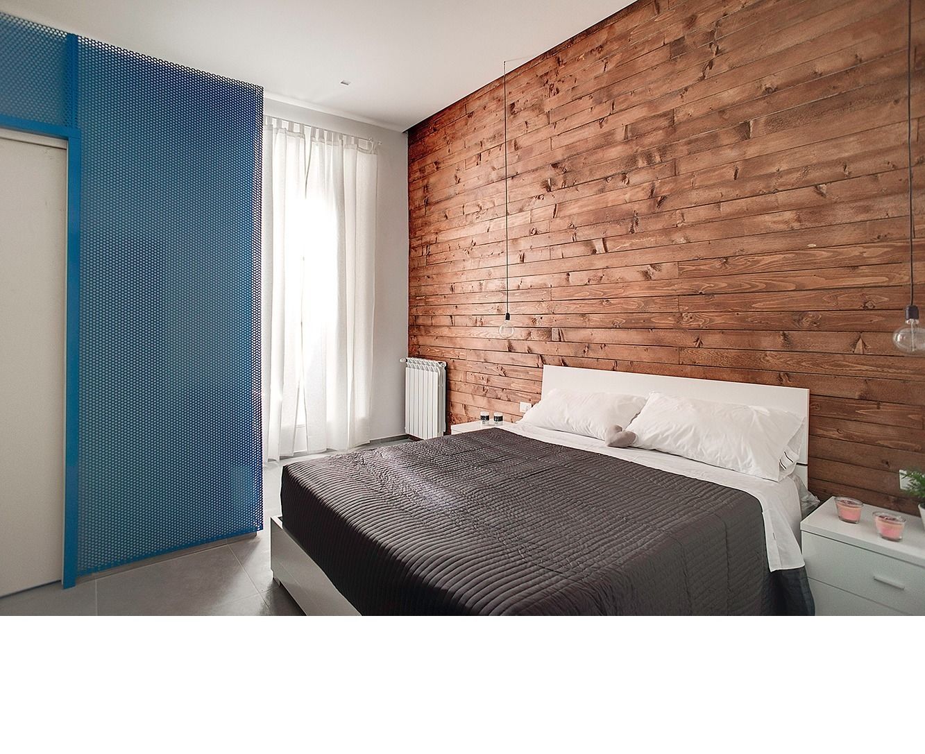 Desk, soundproofing, free cots/infant beds, free WiFi