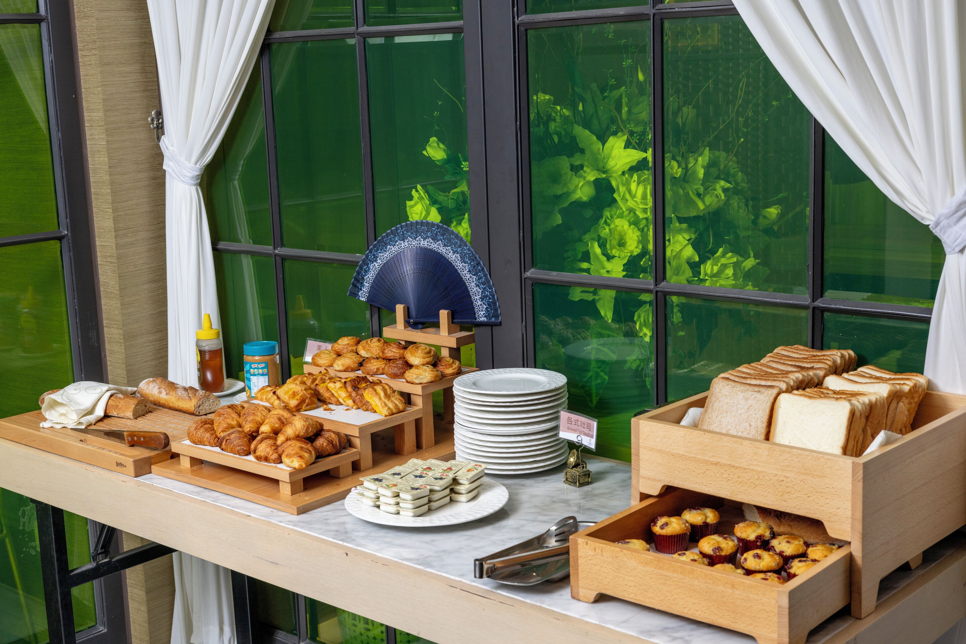 Se sirven almuerzos y cenas, cocina china