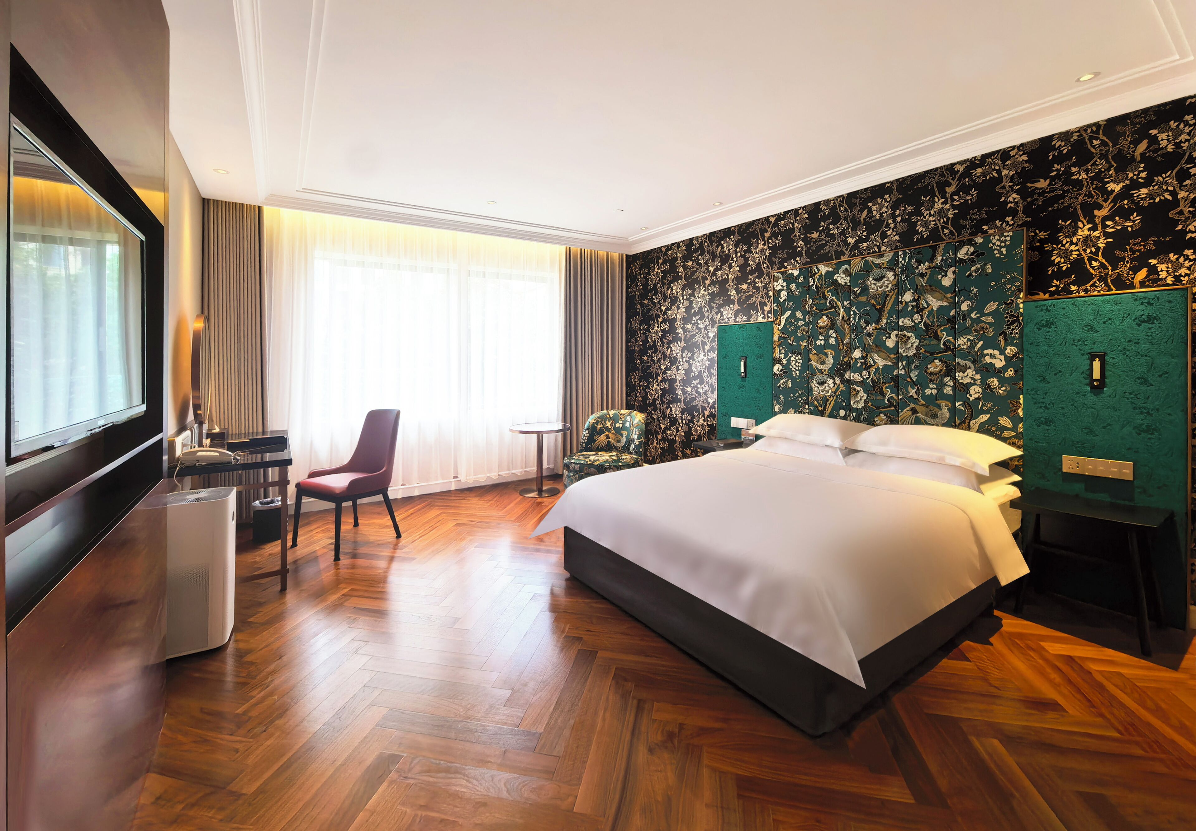 classic exceptional business room | 1 bedroom, down duvets, in-room safe, desk