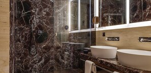 Palazzo Suite 2 | Bathroom | Free toiletries, hair dryer, bathrobes, slippers - Fendi Private Suites (Rome)