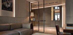 1 bedroom, premium bedding, down duvets, minibar - Fendi Private Suites (Rome)