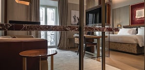 Deluxe Suite 4 | 1 bedroom, premium bedding, down comforters, minibar