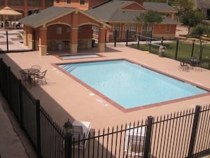 Outdoor pool - Executive Inn (Brookshire)
