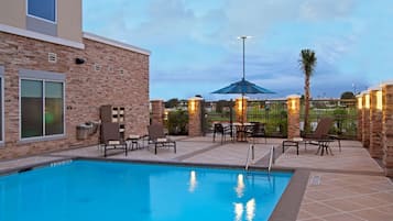 Outdoor pool, pool loungers