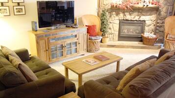 Condo, 2 Bedrooms | Living room | 36-inch flat-screen TV with cable channels, TV, fireplace