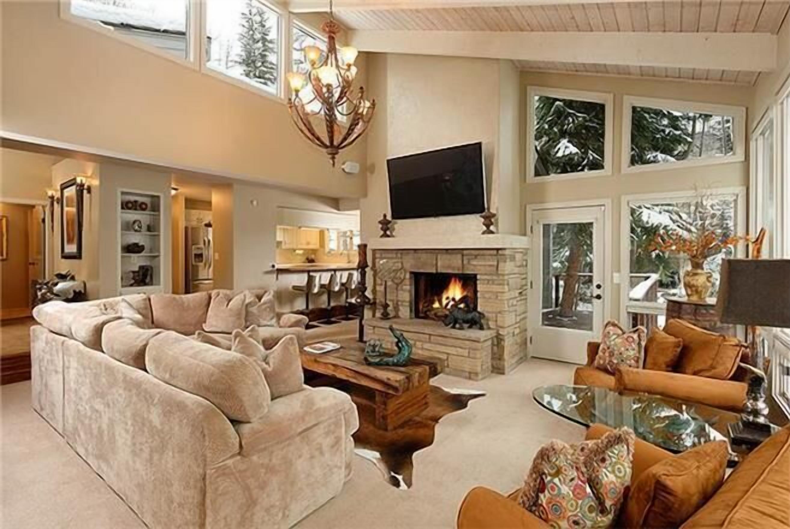 House, 4 Bedrooms | Living area | TV, fireplace