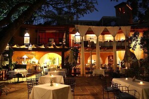Lunch and dinner served - Hotel Terraza Tamayo (Cuernavaca)