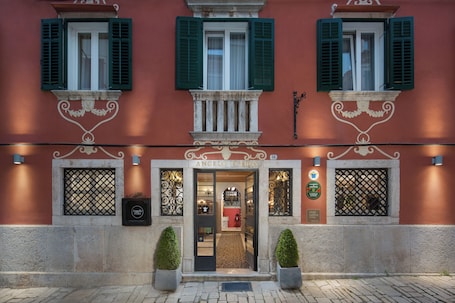 Exterior. Heritage Angelo d'Oro Hotel