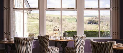 Café da manhã, almoço e jantar; culinária britânica