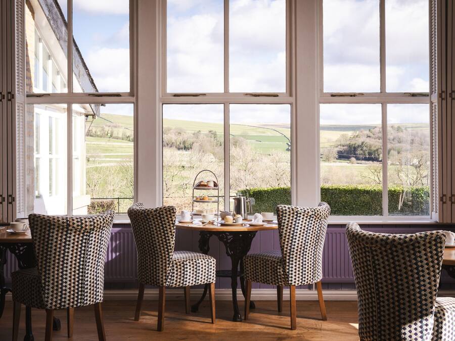 Breakfast, lunch, dinner served; British cuisine