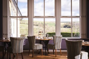 Breakfast, lunch, dinner served; British cuisine  - The Fell Hotel (Skipton)