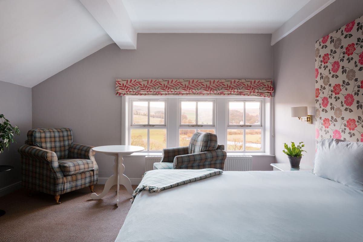 Luxury Suite | Premium bedding, in-room safe, desk, iron/ironing board