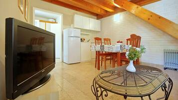 Townhome, 2 Bedrooms, Balcony, City View | Living area | DVD player