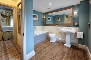 Superior Double Room | Bathroom