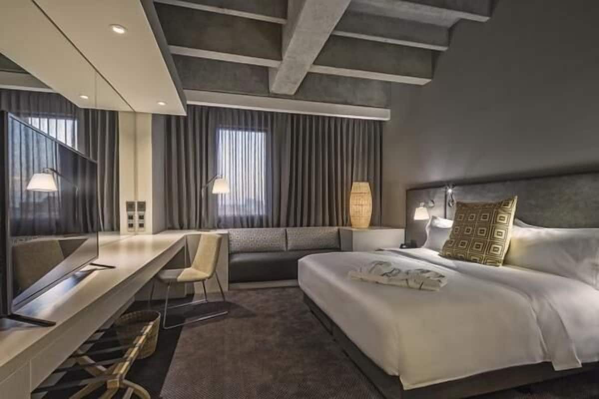 Premium bedding, minibar, in-room safe, desk