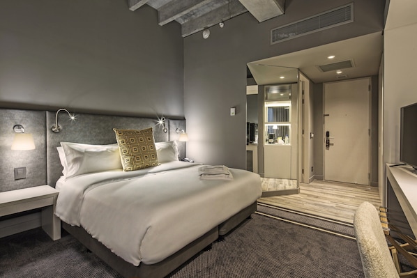 Rom – superior | Sengetøy av topp kvalitet, minibar, safe på rommet og skrivebord