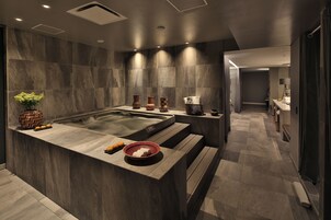 Salas de tratamientos para parejas, sauna, bañera de hidromasaje