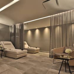 Salas de tratamiento para parejas, un sauna, una bañera de hidromasaje