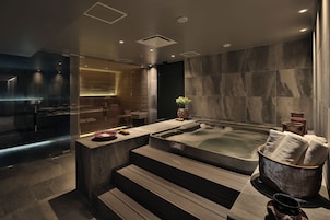 Couples treatment rooms, sauna, hot tub, steam room, body treatments