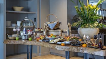 Daily full breakfast (COP 42000 per person)