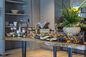 Komplett frokost hver dag (COP 42000 per person)