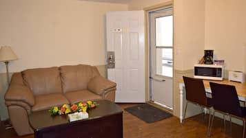 Standard Double Room, 2 Bedrooms, Non Smoking | Living area | Flat-screen TV