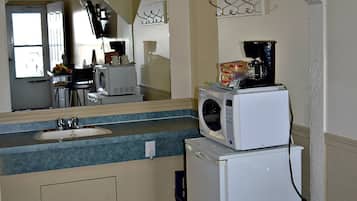 Executive Studio Suite, 1 Bedroom | 1 bedroom, premium bedding, down comforters, individually furnished