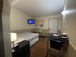 Kamar Standar, 1 Tempat Tidur Double, Bebas Asap Rokok | Seprai premium dan selimut bulu angsa