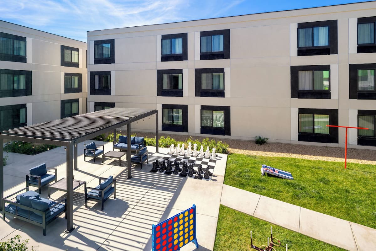 Studio Suite, 1 King Bed, Courtyard View