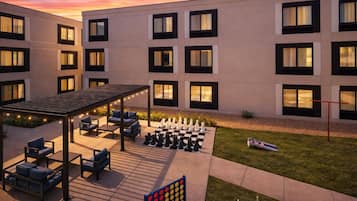 Studio, 1 Tempat Tidur King, pemandangan halaman (Studio Suite) | Pemandangan dari kamar