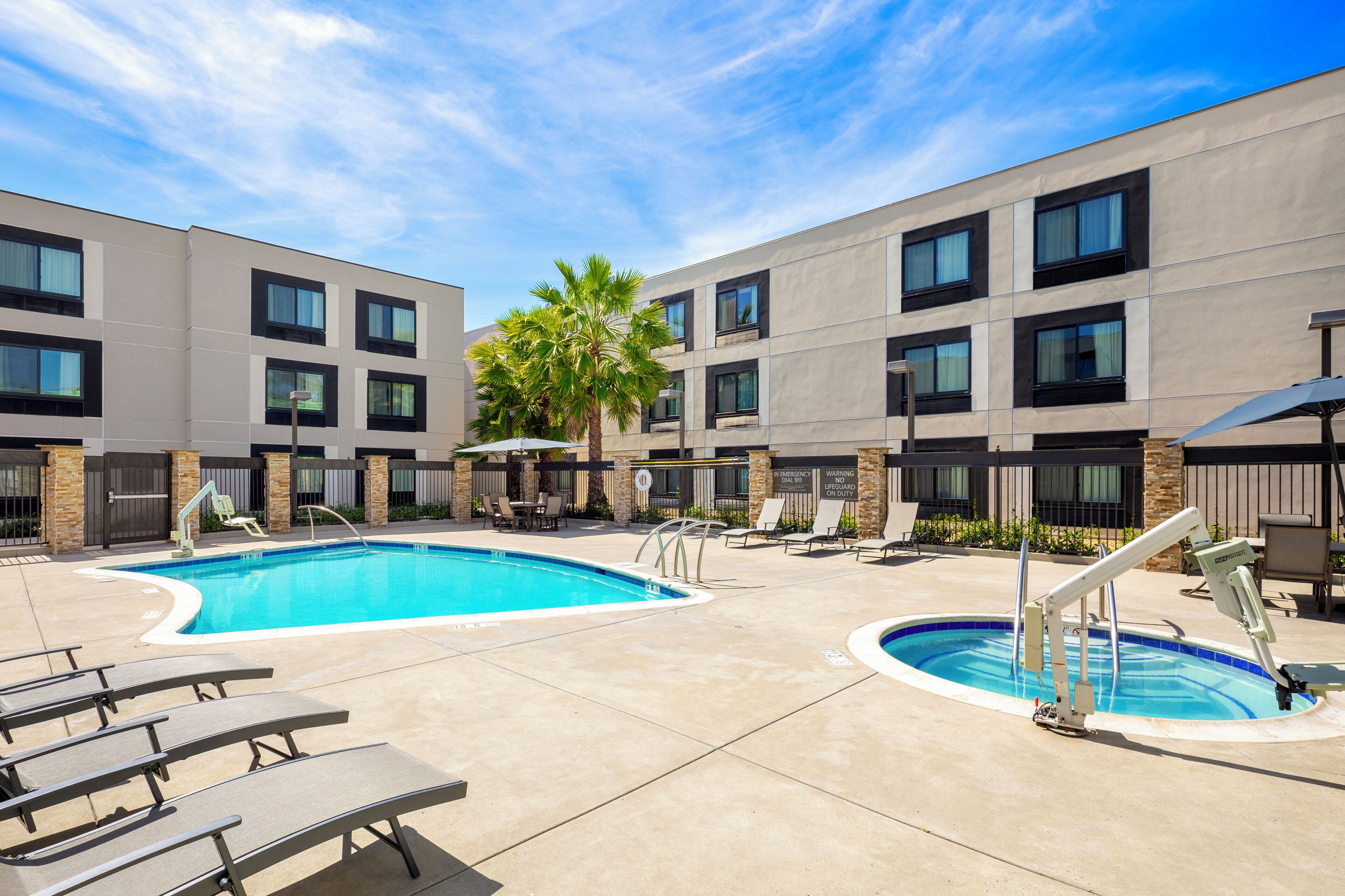 حمّام سباحة خارجي